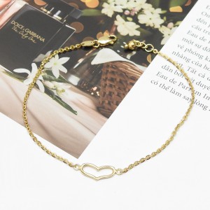 Lắc trái tim hạnh phúc sẽ là gợi ý hay để làm quà tặng cho bạn gái trong những dịp đặc biệt