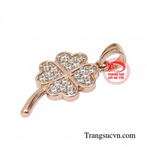 Chiếc mặt dây giúp cho phụ nữ tự tin và tỏa sáng trong mọi khoảnh khắc đáng nhớ của cuộc đời