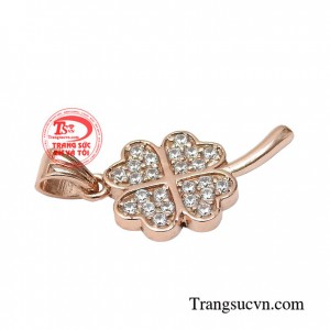 Mặt dây chuyền nữ vàng quý phái dễ kết hợp cùng nhiều kiểu dây chuyền vàng