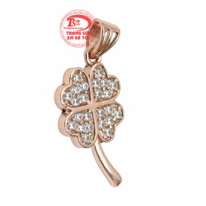 Mặt dây 4 lá vàng hồng tạo điểm nhấn nhẹ nhàng, thanh lịch giúp tôn lên vẻ đẹp của các quý cô