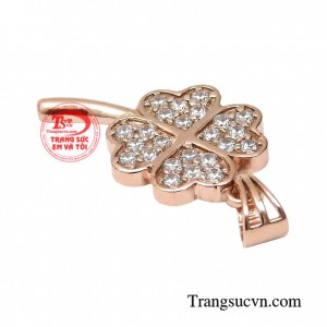 Chiếc mặt dây giúp cho phụ nữ tự tin và tỏa sáng trong mọi khoảnh khắc đáng nhớ của cuộc đời