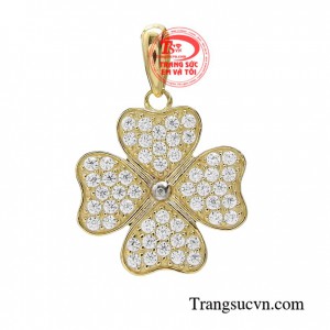 Mặt dây chuyền may mắn mang ý nghĩa may mắn cho người được tặng