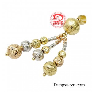 Chiếc mặt dây không chỉ đơn giản là phụ kiện làm đẹp mà còn là một cách che đi những khuyết điểm trên gương mặt chị em phụ nữ, làm gương mặt chị em thêm phần xinh đẹp, hài hòa, cân đối hơn.