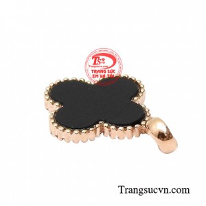 Mặt dây chuyền nữ vàng quý phái dễ kết hợp cùng nhiều kiểu dây chuyền vàng