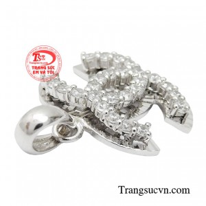 Các chị em hoàn toàn có thể kết hợp với bất kỳ bộ trang phục nào theo sở thích. 