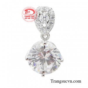 Mặt dây kiều diễm tinh tế không chỉ là món đồ quý giá mà ẩn sau ánh sáng lấp lánh đó còn mang những ý nghĩa và biểu tượng sâu sắc. 