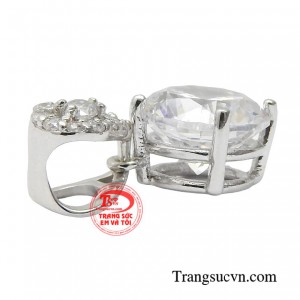 Sản phẩm sẽ gây được ấn tượng mạnh với họ bởi sự tinh tế và khéo léo trong cách chọn trang sức của bạn.