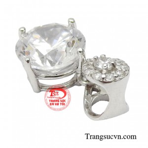 Chính bởi vẻ đẹp tinh khôi, thuần khiết của chiếc mặt dây nên khi làm quà tặng cho những người phụ nữ bạn yêu thương