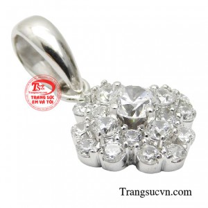 Vì thế, hãy đầu tư thông minh vào món trang sức này, chúng sẽ gắn bó dài lâu theo sát bạn trên mọi khoảnh khắc của cuộc sống.