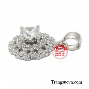 Từng chi tiết của sản phẩm đã được nhà chế tác sắp xếp một cách có chủ ý để giúp người đeo trông thu hút và nổi bật hơn.