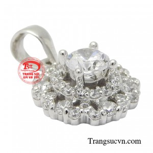 Sản phẩm là một phần không thể thiếu trong bộ sưu tập của các nàng.