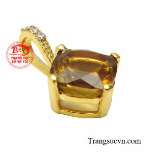 Mặt dây thạch anh kiêu sa bọc vàng 14k cao cấp và bền đẹp hợp với người mệnh thổ và mệnh kim