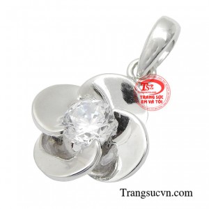 Sản phẩm là mẫu trang sức lôi cuốn tạo điểm nhấn cho người bộ trang phục.