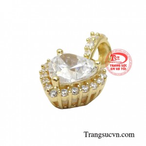 Không chỉ là phụ kiện giúp chị em tôn lên sự sang trọng, quý phái mà còn thể hiện tình cảm yêu thương, trân trọng từ người tặng