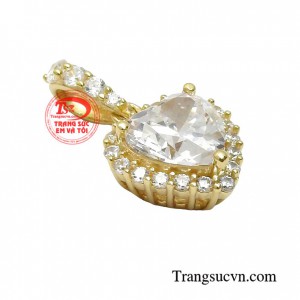 Mặt dây trái tim kiều diễm là món quà tặng mà phái đẹp đều mong muốn nhận được