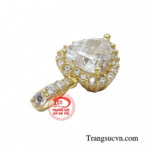 Mặt dây trái tim kiều diễm là món quà tặng mà phái đẹp đều mong muốn nhận được