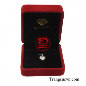 Mặt dây chuyền nữ vàng quý phái dễ kết hợp cùng nhiều kiểu dây chuyền vàng