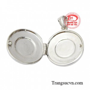 Mặt dây chuyền nữ vàng quý phái dễ kết hợp cùng nhiều kiểu dây chuyền vàng