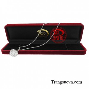 Bộ dây chuyền ước hẹn như làn gió mới tỏa sáng đầy tự tin, sẵn sàng đưa bạn trở thành tâm điểm của sự chú ý