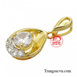 Sở hữu chiếc mặt dây giúp mọi cô gái trở nên thu hút, thời trang hơn trong mắt người đối diện. 