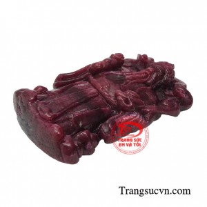 Mặt ruby ông Lộc thịnh vượng được chạm khắc 3D tinh xảo và sắc nét mang đến nhiều may mắn cho người mệnh hỏa và thổ