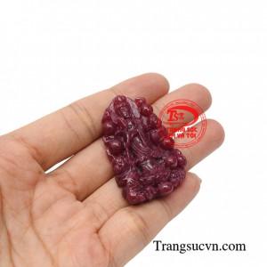 Mặt ruby Phật bà hiền từ
