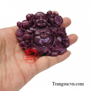 Niềm vui lớn nhất của vị Bồ Tát này là biến những buồn phiền, giận dữ, áp lực hay căng thẳng của con người thành hạnh phúc