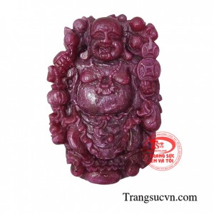 Mặt ruby Phật Di Lặc tài lộc được chạm khắc tinh xảo và sắc nét