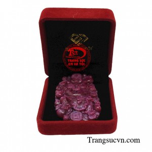 Đeo Phật Di Lặc trong người sẽ giúp giảm bớt lo âu, mang lại tin vui, tránh tai nạn, tăng vận may tài lộc, sức khỏe