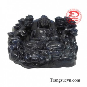 Đeo mặt dây có khắc hình phật Adida với mong muốn cầu sự an bình, sức khỏe, tai qua nạn khỏi