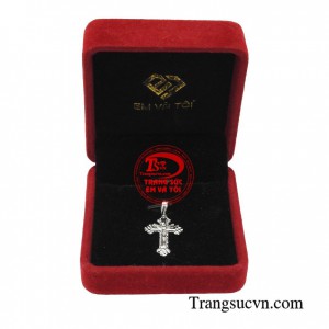 Chiếc mặt dây thánh giá là đức tin mà họ dành cho đạo công giáo