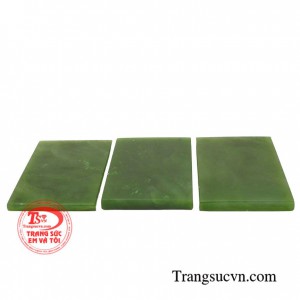 Ngọc nephrite đại cát có tác dụng mang lại vận khí, giúp con người thuận lợi trên con đường công danh sự nghiệp