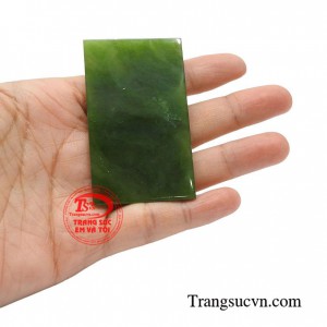 Ngọc cẩm thạch được biết tới tính chất vừa hợp phong thủy vừa mang đến sức khỏe cho người dùng