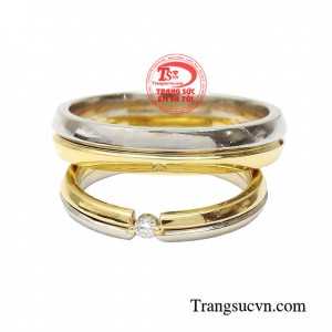 Nhẫn cưới được xem là việc vô cùng quan trọng của các cặp cô dâu chú rể trước ngày cưới vì nó mang ý nghĩa như một sợi dây ràng buộc cả hai suốt cuộc đời