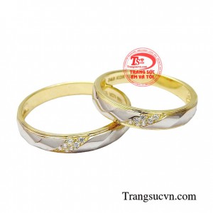 Nhẫn cưới vàng yêu thương với kiểu dáng thanh lịch được thiết kế theo phong cách của Hàn Quốc đang là xu hướng được các bạn trẻ yêu thích