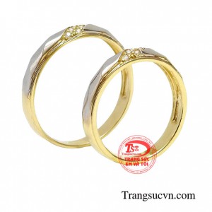 Nhẫn cưới vàng yêu thương khắc chữ miễn phí ghi dấu kỉ niệm của đôi bạn trẻ