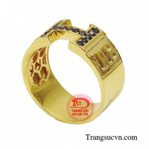 Nhẫn nam chữ H thời trang là một phụ kiện đắc lực giúp các quý ông thể hiện được bản lĩnh, phong cách riêng của mình