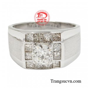 Chúng tô điểm cho mọi set đồ của quý ông, khi bụi phủi xuống phố, lúc lại thanh lịch, sang trọng trong những bộ đồ công sở. 