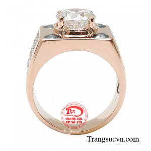 Chiếc nhẫn nam kim cương chính là món phụ kiện trang sức giúp cho hình ảnh của phái mạnh tăng thêm phong độ, có sức hấp dẫn trong mắt người đối diện. 