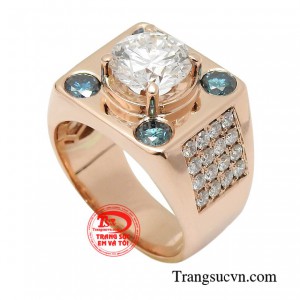 Vì vậy, chiếc nhẫn nam kim cương sẽ làm nhiệm vụ cân bằng tổng thể giúp trang phục trở nên hoàn hảo và thể hiện đẳng cấp của phái mạnh. 