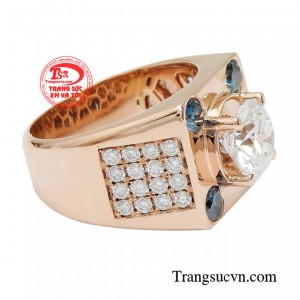 Đáp ứng nhu cầu đó, đội ngũ chế tác đã sử dụng kim cương xanh cùng viên kim cương chủ có kích thước khủng với kiểu dáng bắt mắt