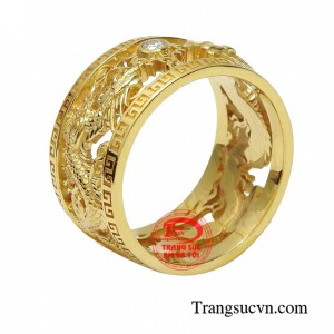 Nhẫn nam song long chầu nguyệt là biểu tượng của uy quyền và sức mạnh, tượng trưng cho sự phồn vinh viên mãn