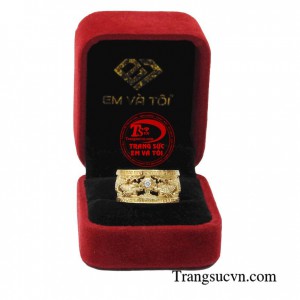 Nhẫn nam song long chầu nguyệt vàng 18k có đính kim cương thiên nhiên rất tốt trong phong thủy