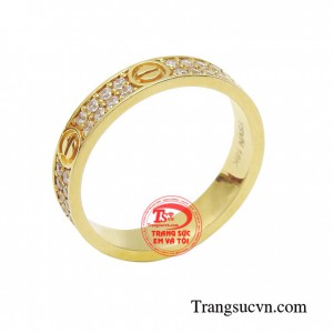 Nhẫn nữ hàng hiệu với thiết kế tối giản, trẻ trung vô cùng tinh tế mang đến cho nàng vẻ đẹp cá tính và năng động