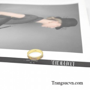 Nhẫn nữ hàng hiệu