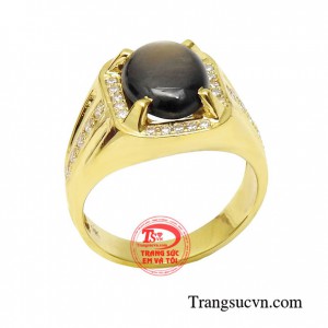 Chiếc nhẫn được thiết kế đơn giản nhưng lại vô cùng sang trọng