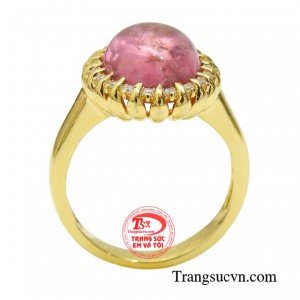 Ngoài việc giúp chị em tăng thêm vẻ đẹp rạng rỡ thì chiếc nhẫn chính là vũ khí tinh tế thể hiện đẳng cấp bản thân.