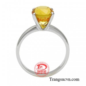  Đeo nhẫn thạch anh vàng giúp thu hút nhiều tài lộc, phú quý cho người sở hữu. 