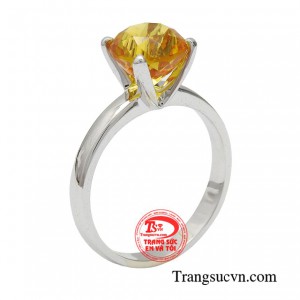 Nhẫn trơn tròn Citrine là biểu tượng của sự thông thái, giống như ánh sáng mặt trời sẽ giúp xua đi mọi u uất.