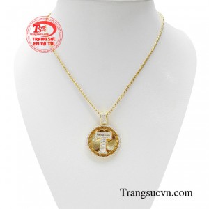 Bộ dây chuyền thời trang sang trọng làm tăng vẻ đẹp cho người phụ nữ cũng như có giá trị với thời gian.